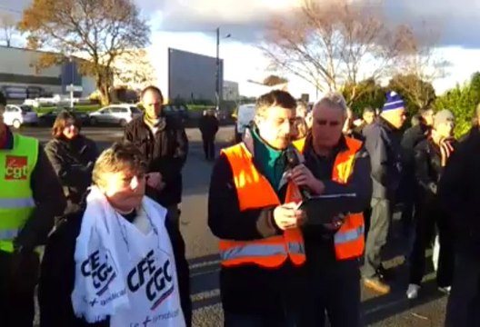 Lannion. Manifestation devant le site d'Alcatel