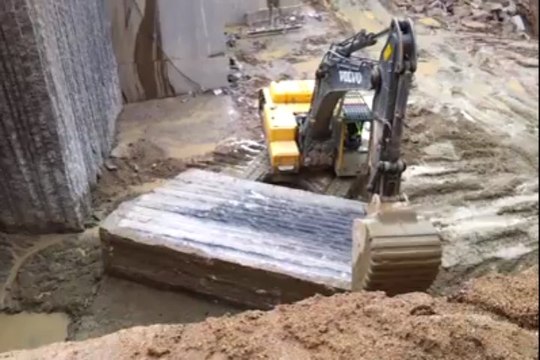 Perros-Guirec : 100 tonnes de granit rose pour Saint Emilion