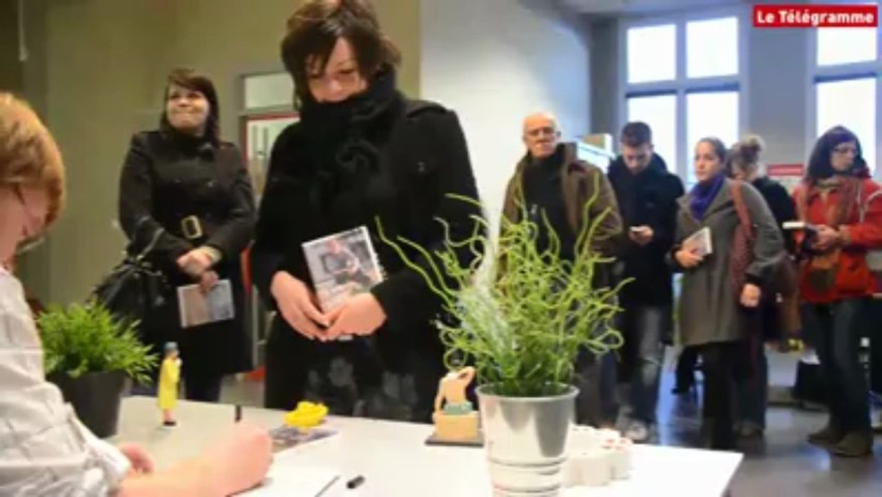 Brest. "Brèves de Trottoirs" : on fait la queue pour Steven Le Roy