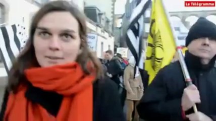 Скачать видео: Morlaix. Pourquoi ils défilent pour une Bretagne à cinq départements