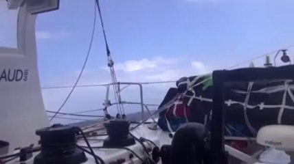 Vendée Globe. Dominique Wavre et Mirabaud dans 40 noeuds de vent : "Ca fume !"