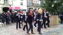 Loudéac. Flashmob au marché de Noël