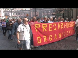 Napoli - I Bros paralizzano il traffico: "Sbloccate i fondi, vogliamo lavorare" -1- (23.10.13)