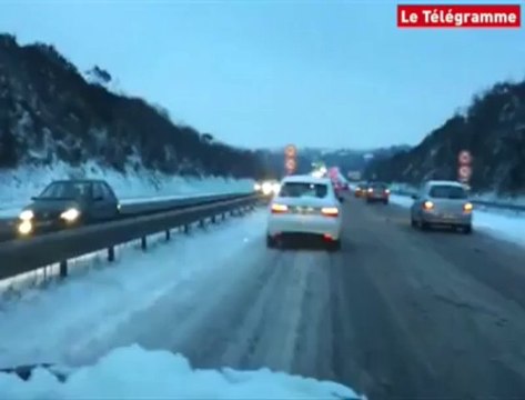 Saint-Brieuc. Neige et circulation ralentie sur la RN12