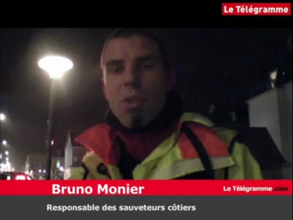 Landerneau. Exercice des pompiers sous le pont habité