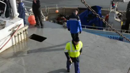 Lorient. Galaad : les enquêteurs sur la barge retournée