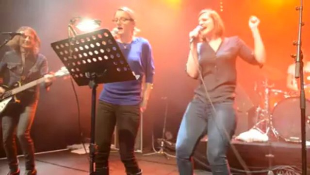 Carhaix. Karaoké à la soirée bénévoles des Vieilles Charrues