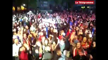 Guingamp. Ambiance de feu place du Centre