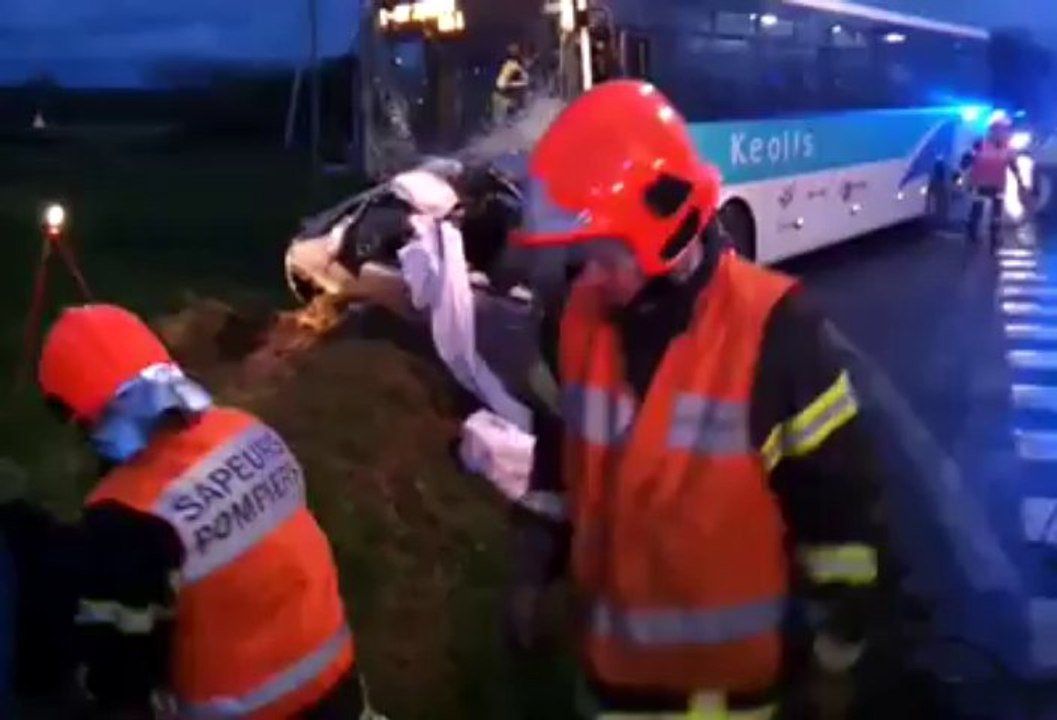 Lannion. Deux blessés graves dans une collision entre un car et une voiture (2)