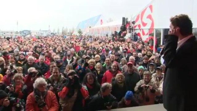 Vendée Globe : Boissières prend la huitième place... en smoking !