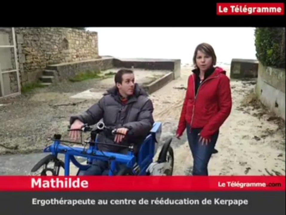 Ploemeur (56). Un fauteuil Tout Terrain à Kerpape