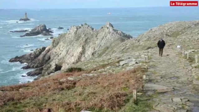 Pointe du Raz. Les phares de la Vieille et de Tévennec dans un état plus que moyen