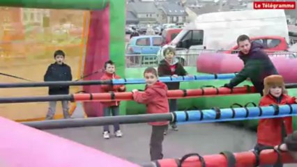 Concarneau. Du baby-foot humain sur le port