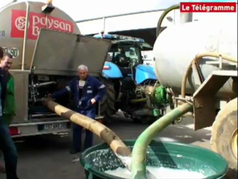 Plourin-Lès-Morlaix. Les producteurs de lait bloquent les camions de Triskalia