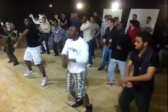 Lannion. Flashmob au Jap'and Trégor