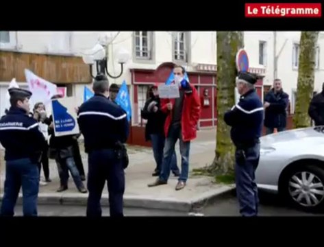 Carhaix. Quelques opposants au mariage gay attendent le ministre