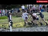 Semaine du Golfe. Bain de boue garanti à la course en sabots de bois