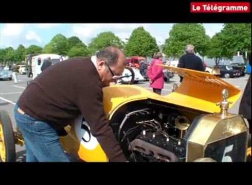 Brest. Départ du Tour de Bretagne des véhicules anciens