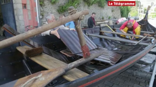 Douarnenez. Un drakkar entre au Port-Musée