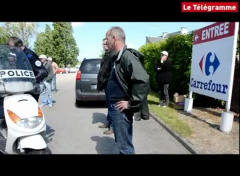 Vannes. Les agriculteurs bloquent le centre commercial Carrefour