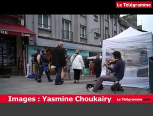 Lannion. Musique. Elouan, 19 ans, sort le violon au marché