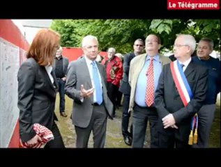 Huelgoat (29). Claude Bartolone à l'Ecole des filles