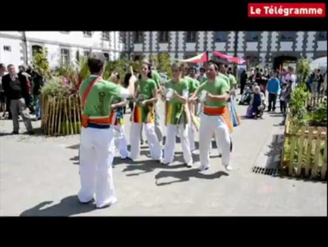 Entre Terre et Mer. La fanfare Train Fatal anime le festival