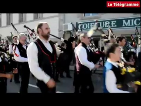 Fête des brodeuses à Pont-l'Abbé. Les sonneurs font un triomphe