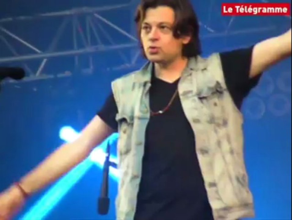 Vieilles Charrues. Benjamin Biolay chauffe le public