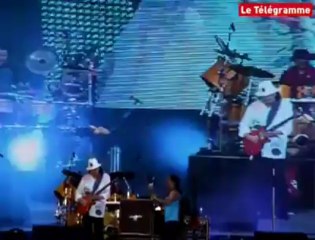 Vieilles Charrues. Santana enchaîne ses tubes