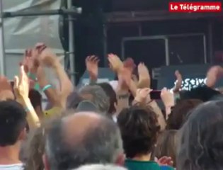 Bout du monde 2013. Avec Sandra Nkaké, c'est costard obligatoire