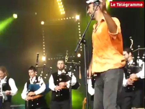 Bout du monde 2013. La Rue Kétanou invite le bagad de Plomodiern