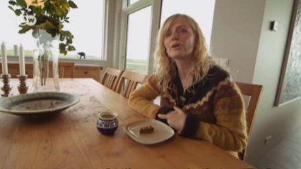 House at a volcano in Iceland | Euromaxx Deluxe