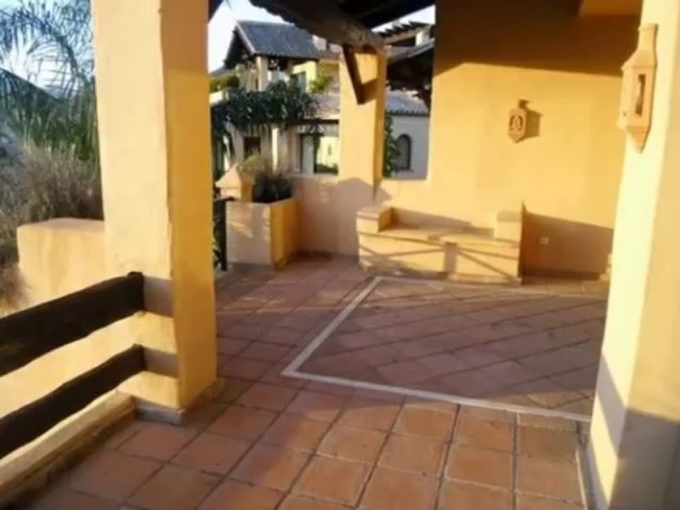 Spacious penthouse apartment for sale in Diana Park, Estepona