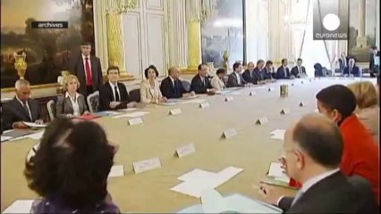 French jobless claims hit record high, Hollande under pressure