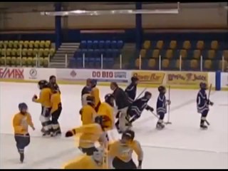 13 YEAR OLD HOCKEY PLAYER GETS OWNED