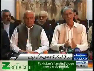 PTI Karkun apas may hi lar pary