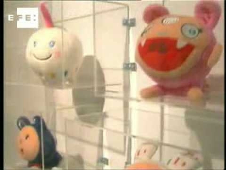 Takashi Murakami examines shallowness in "Superflat" expo.