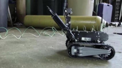 Throwable Military Robot Scout Can Diffuse Bombs, Pass for Wall-E