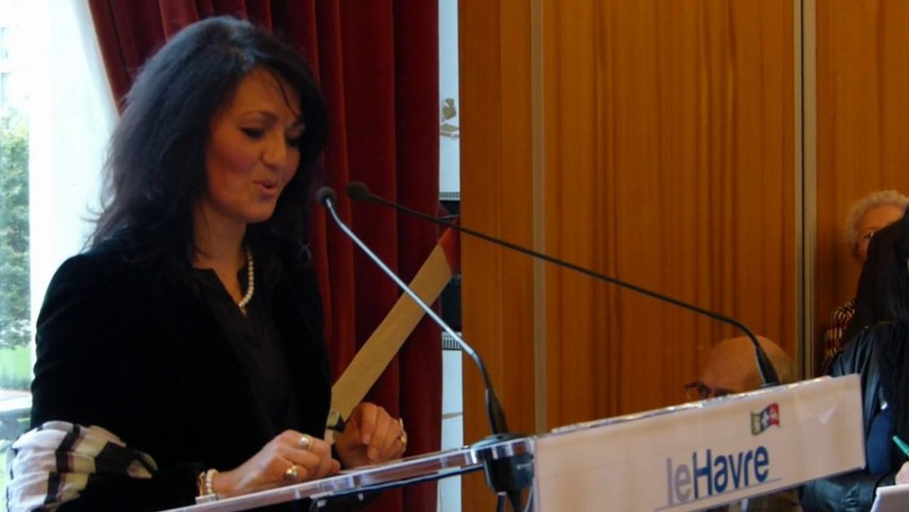 Nathalie Nail intervient lors de la remise de la légion d'honneur à Daniel Paul