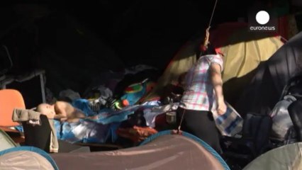 La justicia ordena la expulsión de 300 refugiados de...