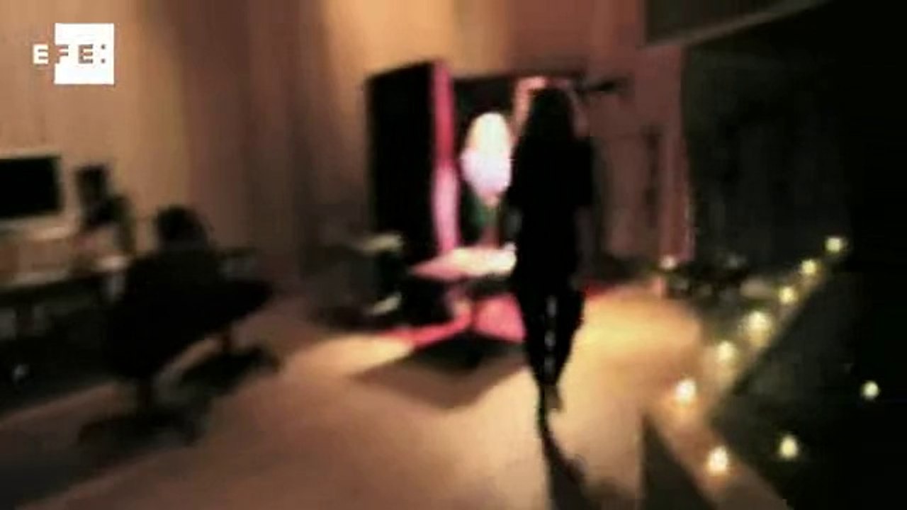 Madonna coloca prévia do novo single em seu site oficial.
