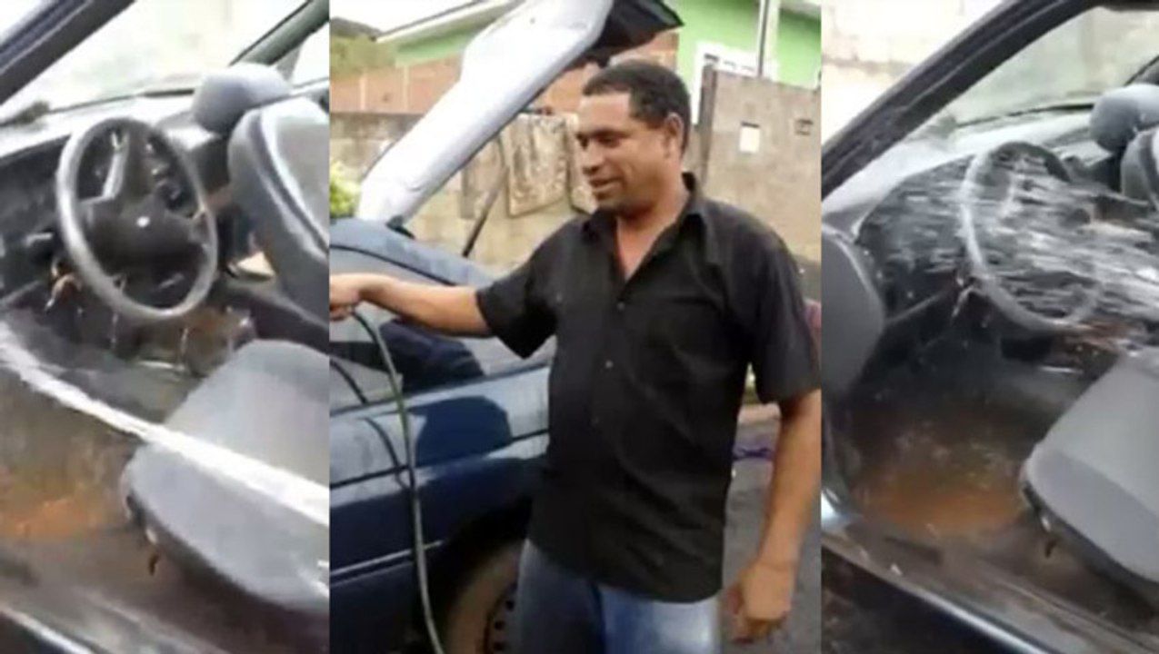 Il lave l'intérieur de sa voiture au jet d'eau