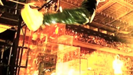 One Direction: Liam Payne flexes his muscles