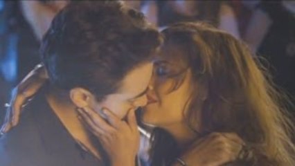 Imran Khan-Esha Gupta's Kiss Scene In Gori Tere Pyaar Mein