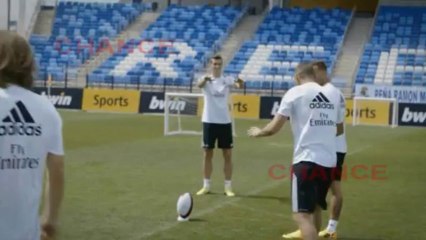 Los jugadores del Madrid se divierten antes del clásico