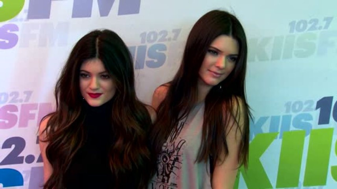 Kendall und Kylie Jenner leugnen mit gefälschten Ausweisen im Club gewesen zu sein