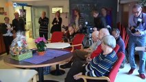 Burgemeester Rehwinkel bezoekt 105-jarige Anneke Tol - RTV Noord