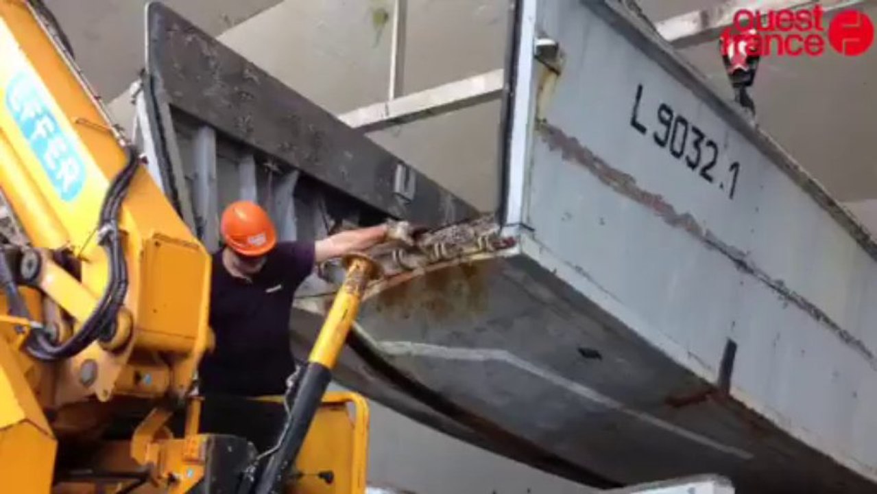 L'association sauve une barge du débarquement - Restauration en vue d'une péniche du débarquement