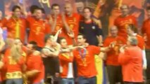 Manolo Escobar canta su himno a la Selección Española